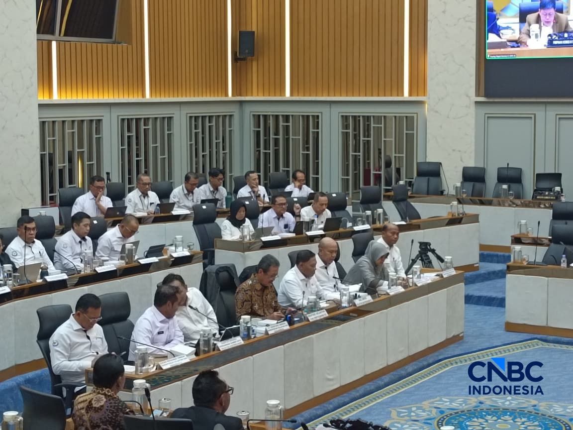 Rapat Kerja Komisi IV DPR RI bersama Menteri Kelautan dan Perikanan (MenKP) Sakti Wahyu Trenggono di kompleks parlemen, Jakarta, Kamis (11/6/2026). (CNBC Indonesia/Martyasari Rizky) Rapat Kerja Komisi IV DPR RI bersama Menteri Kelautan dan Perikanan (MenKP) Sakti Wahyu Trenggono di kompleks parlemen, Jakarta, Kamis (11/6/2026). (CNBC Indonesia/Martyasari Rizky)
