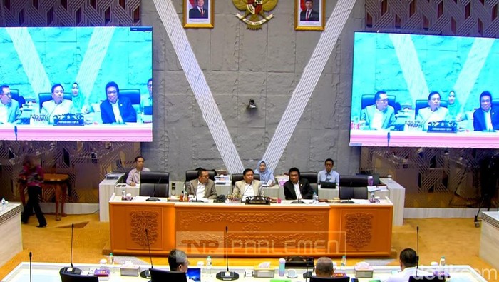 Komisi V DPR menunda rapat kerja dengan Kementerian Perhubungan karena Menhub disebut menghadap Presiden, Kamis (11/6/2026).