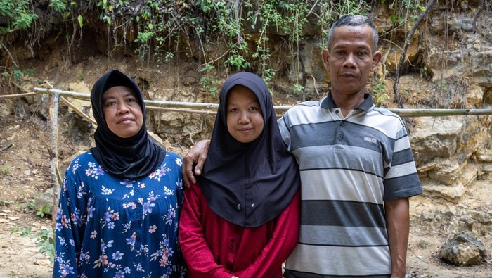 Ristiana Artanti (19) anak buruh proyek di Kulon Progo berhasil diterima kuliah gratis di UGM.