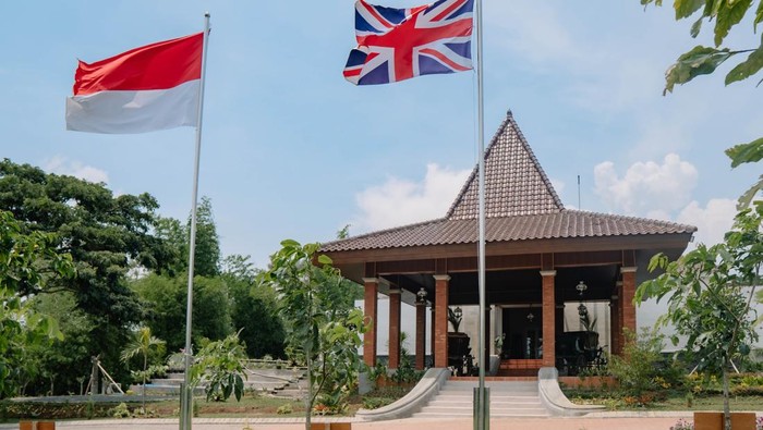 Salah satu sudut kampus Kings College London (KCL) Singhasari.
