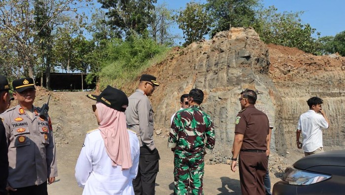 Satgas MBLB dan Forkopimda sidak ke lokasi tambang ilegal di Pakis, Weleri, Kendal, Rabu (10/6/2026)