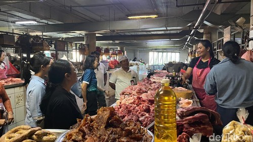 Satgas Pangan Kota Denpasar saat memonitoring harga dan bahan pangan menjelang hari Raya Galungan, Kamis (11/6/2026).
