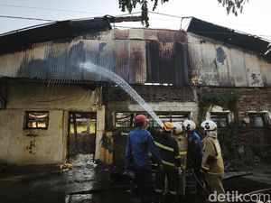 Gudang Rongsok di Bandarharjo Semarang Ludes Terbakar
