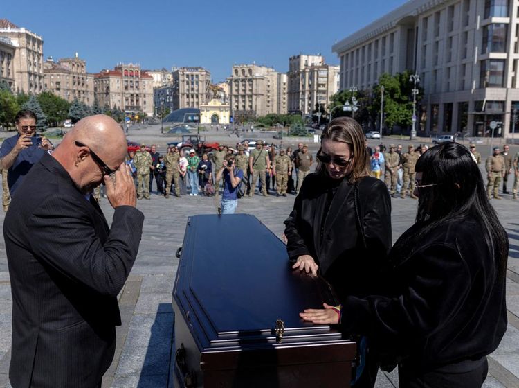 Tangis Iringi Perpisahan, Pejuang Asal Kolombia Dimakamkan di Kyiv