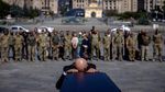 Tangis Iringi Perpisahan, Pejuang Asal Kolombia Dimakamkan di Kyiv