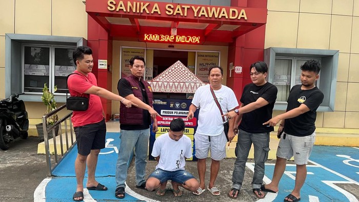 Terduga pelaku pembunuhan berencana OR (28) ditangkap Polres Banyuasin.