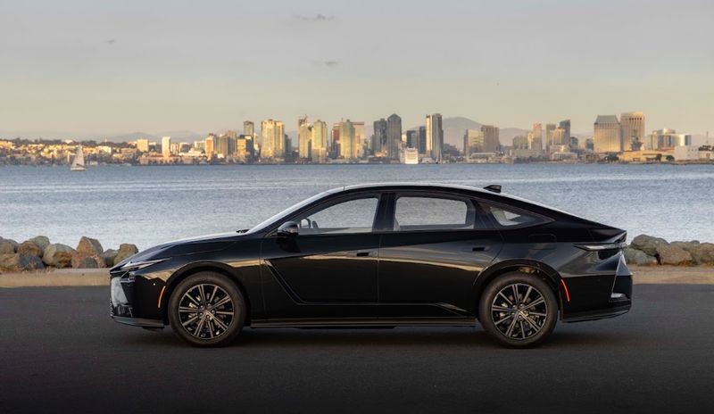 The All-New Lexus ES akan diperkenalkan di Indonesia.