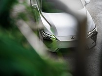 Bukan Buat Kaum Mendang-mending! All New Lexus ES Siap Meluncur di Indonesia