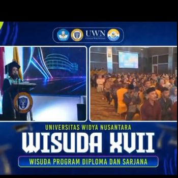 Viral pidato wisudawati Universitas Widya Nusantara, Palu di podium bikin satu aula menangis saat mengenang orang tuanya yang wafat ketika ia masih kuliah.