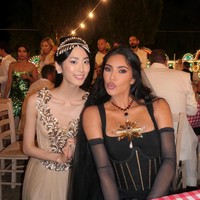 Ia bahkan pernah mengadakan pesta ulang tahun ke-24 di butik Dolce & Gabbana di Seoul di mana tempat tersebut ditutup untuk umum. Dilansir Preview Magazine, hal itu pertama kali dilakukan untuk klien. Foto: Instagram @arenyoo