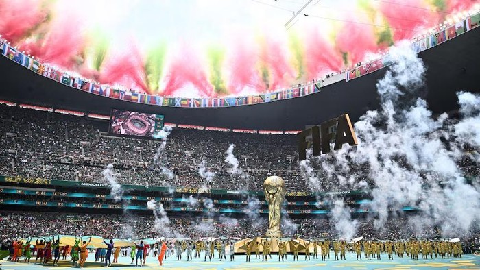 Upacara pembukaan Piala Dunia mengawali hari pertama pesta sepak bola dunia. (Getty Images: Tom Weller)
