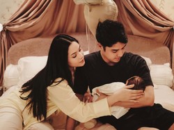 7 Potret Manis Alyssa Daguise & Al Ghazali Rayakan 1 Bulan Baby Soleil