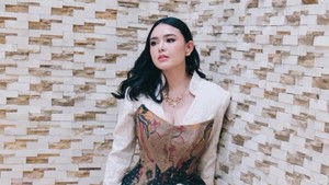 Amanda Manopo Kembali Tampil Usai 1 Minggu Lahiran, Perut Langsingnya Disorot