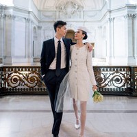 Ann dan Brandon mengadakan upacara sipil yang intim di Balai Kota San Francisco untuk peresmian hubungan pada Februari 2026. Mereka menginginkan perayaan yang membumi dan personal juga bermakna dengan keluarga sebelum pesta yang lebih besar.Foto: Instagram @josevilla