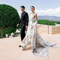 Dilansir Vogue, Ann dan Brandon menggelar dua kali pernikahan. Keduanya menyiapkan 13 tampilan haute couture yang dipilih sesuai tema masing-masing perayaan.Foto: Instagram @voguewedding