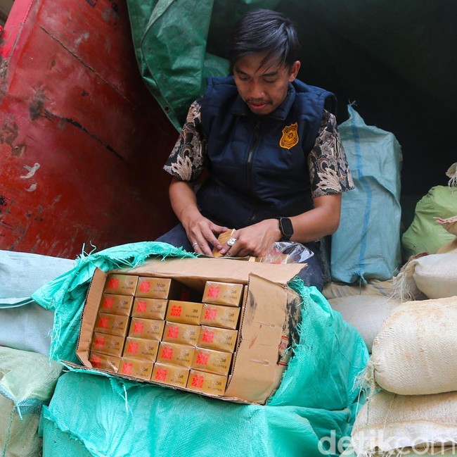 Bea Cukai Bongkar Modus Licik, Jutaan Rokok Ilegal Diselundupkan Lewat Truk Pakan