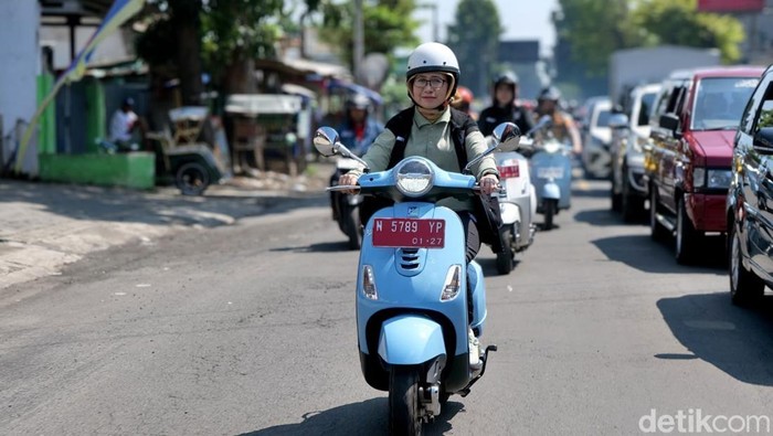 Bupati Lumajang Indah Amperawati naik motor saat dinas demi efisiensi anggaran