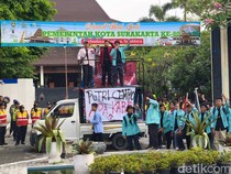 BEM Solo Raya Demo di DPRD Solo