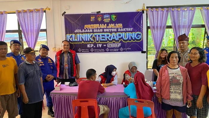 Ditpolairud Polda Riau menggelar program Jalur dan menghadirkan Klinik Apung di Pulau Rupat