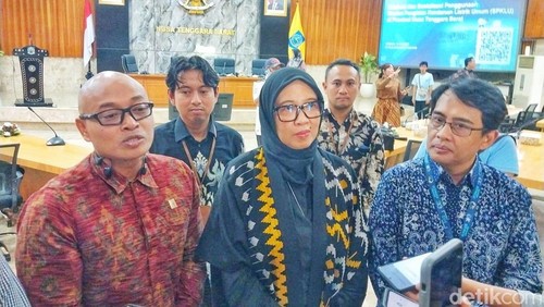 General Manager PLN Unit Induk Wilayah (UIW) NTB, Sri Heny Purwanti (tengah), Jumat (12/6/2026). (Foto: Ahmad Viqi/detikBali).