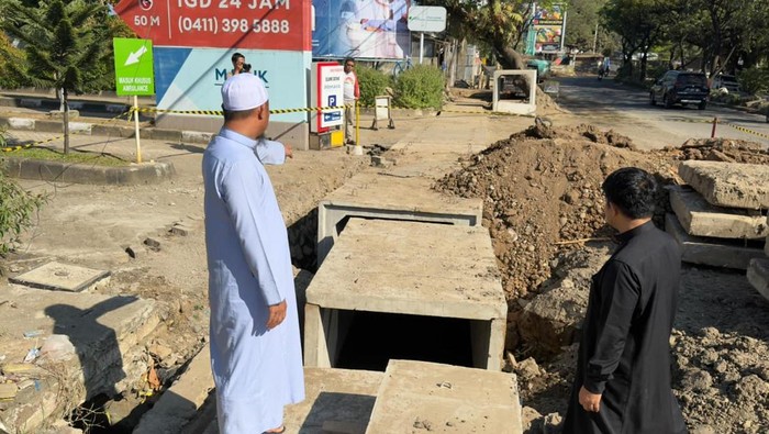 Gubernur Sulsel Andi Sudirman Sulaiman meninjau program MYP Infrastruktur Jalan Paket I khususnya di Jalan Hertasning Makassar.