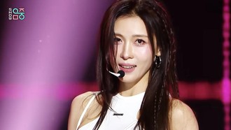 Cantiknya Awet Bak Vampir, Aktris Ha Ji Won Tampil Jadi Idol di Usia 47