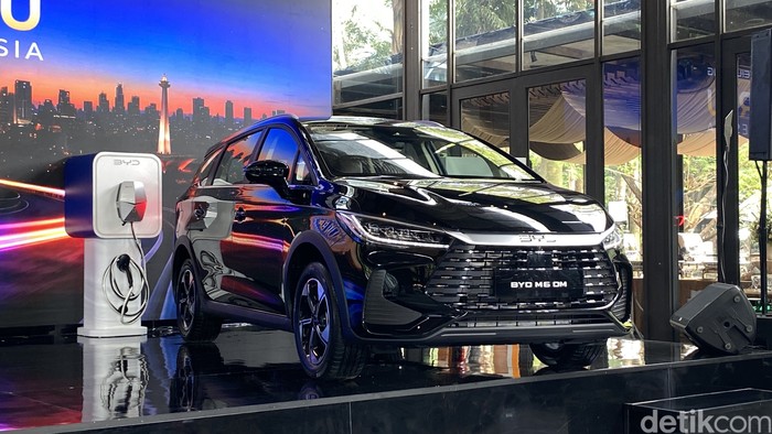 Harga BYD M6 Dm start dari di bawah Rp 300 juta.