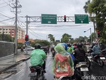 Hujan Guyur Surabaya-Sidoarjo Meski Sudah Kemarau, Ini Kata BMKG