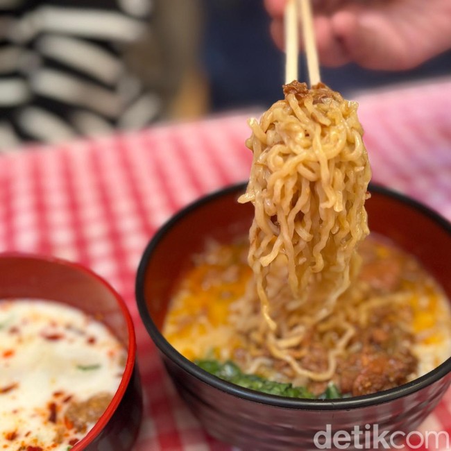 Jajan Hemat di Blok M Hub, Ada Bakmi dan Nasi Telur Pontianak Enak