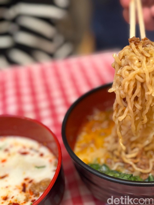 Jajan Hemat di Blok M Hub, Ada Bakmi dan Nasi Telur Pontianak Enak