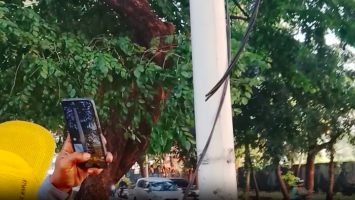 Jalan Teuku Nyak Arief, Kebayoran Lama, Jaksel dikeluhkan gelap saat malam. Ternyata, 25 tiang penerangan jalan umum (PJU) padam akibat kabel dipotong. (dok Bina Marga Jaksel)