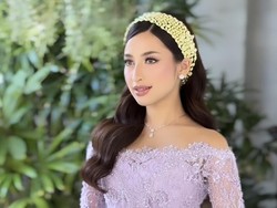 8 Foto Siraman Jennifer Coppen-Hubner, Kompak Kenakan Kebaya & Beskap Lilac
