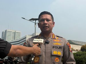 Polda Metro Amankan 2 Orang Bawa Molotov Diduga Mau Susupi Demo Mahasiswa
