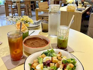 Ngumpet tapi Nyaman, 5 Kafe Hidden Gem Tebet Wajib Masuk List Kulineran