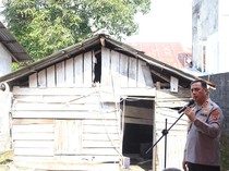Polda Babel Bedah Rumah Nenek Anna di Pulau Belitung