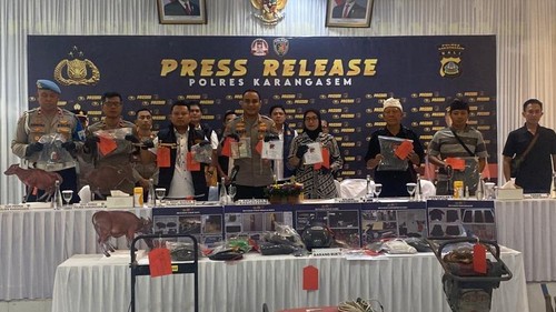 Kapolres Karangasem AKBP I Made Santika saat melaksanakan pres release kasus pencurian di Aula Polres Karangasem, Jumat (12/6/2026)> (Foto: I Wayan Selamat Juniasa)