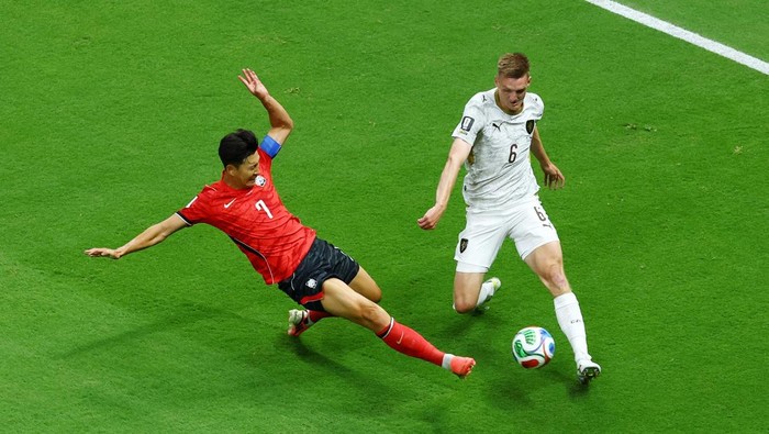 Soccer Football - FIFA World Cup 2026 - Group A - South Korea v Czech Republic - Estadio Guadalajara, Guadalajara, Mexico - June 11, 2026 South Koreas Son Heung-min in action with Czech Republics Stepan Chaloupek REUTERS/Daniel Becerril