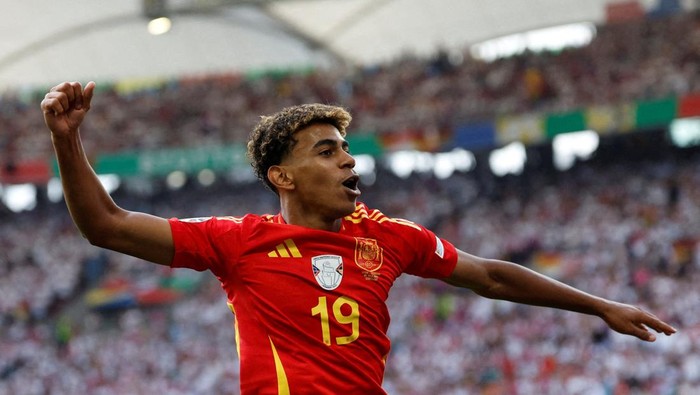 FILE PHOTO: Soccer Football - Euro 2024 - Quarter Final - Spain v Germany - Stuttgart Arena, Stuttgart, Germany - July 5, 2024 Spains Lamine Yamal celebrates after Dani Olmo scores their first goal REUTERS/Heiko Becker/File Photo