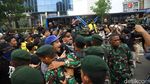 Mahasiswa dan Massa Aksi Tertahan di Kawasan Tosari Saat Menuju Bundaran HI