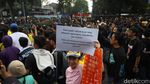 Mahasiswa dan Massa Aksi Tertahan di Kawasan Tosari Saat Menuju Bundaran HI