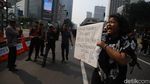 Mahasiswa dan Massa Aksi Tertahan di Kawasan Tosari Saat Menuju Bundaran HI