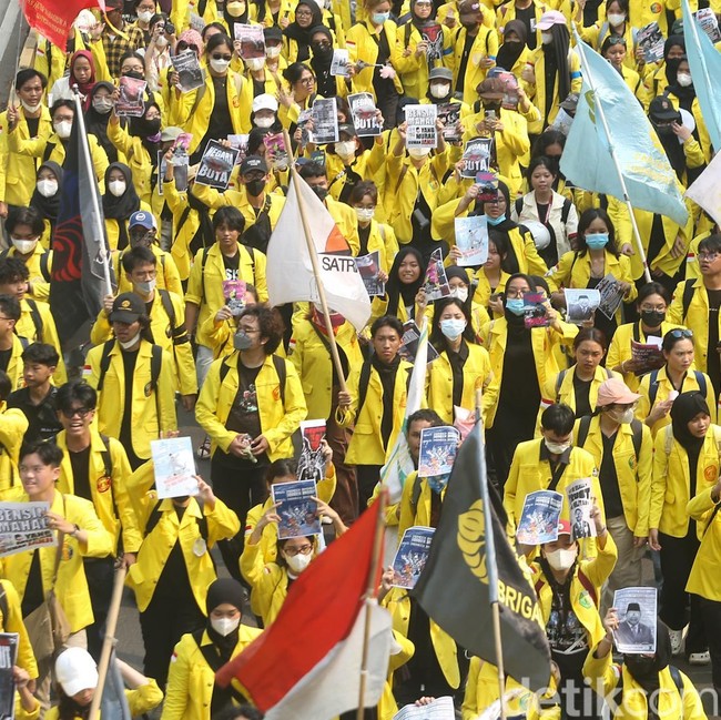 Mahasiswa UI Gelar Long March Menuju Bundaran HI