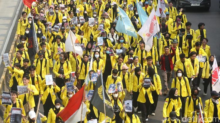Mahasiswa UI Gelar Long March Menuju Bundaran HI