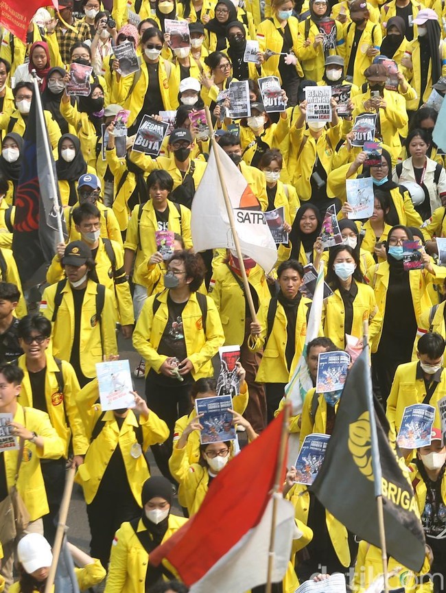 Mahasiswa UI Gelar Long March Menuju Bundaran HI
