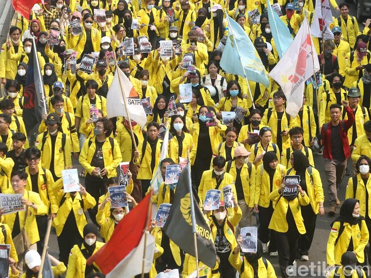 Mahasiswa UI Gelar Long March Menuju Bundaran HI
