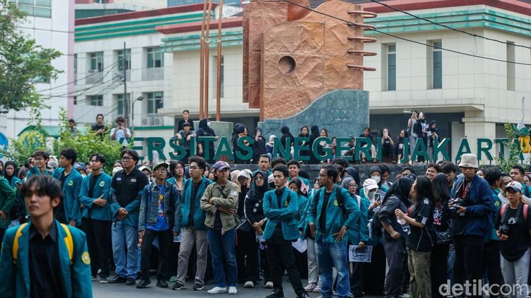 Mahasiswa UNJ Gelar Unjuk Rasa di Rawamangun