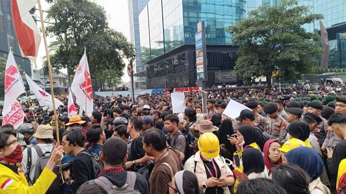 Massa mahasiswa hendak demo di Bundaran HI. (Rizky/detikcom)