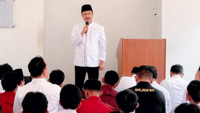 Menteri Sosial Saifullah Yusuf