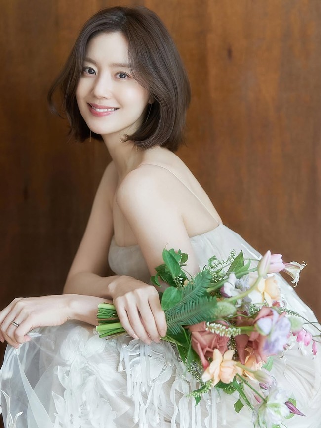 Moon Chae Won mengungkap impiannya “membangun dan merawat keluarga.” Perjalanan cintanya akhirnya bersemi sebelum memasuki usia kepala empat. Foto: dok. Instagram @moonchaewon_official