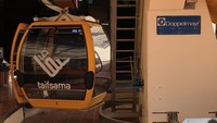 Keindahan bentang alam bersejarah itu bisa dinikmati dengan kereta gantung Taif Sama Al-Hada Cable Car. Foto: Media Center Haji 2026